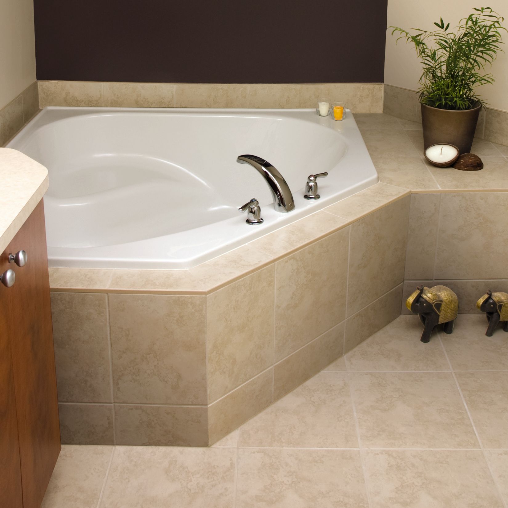 Bathtub surround with KERDI waterproofing membrane schluter.ca